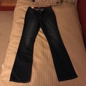 Curvy fit bootcut jeans